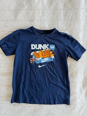 Nike Boys Navy Short-Sleeve 'DUNK 'EM' Graphic Tee with Nugget Detail (M)